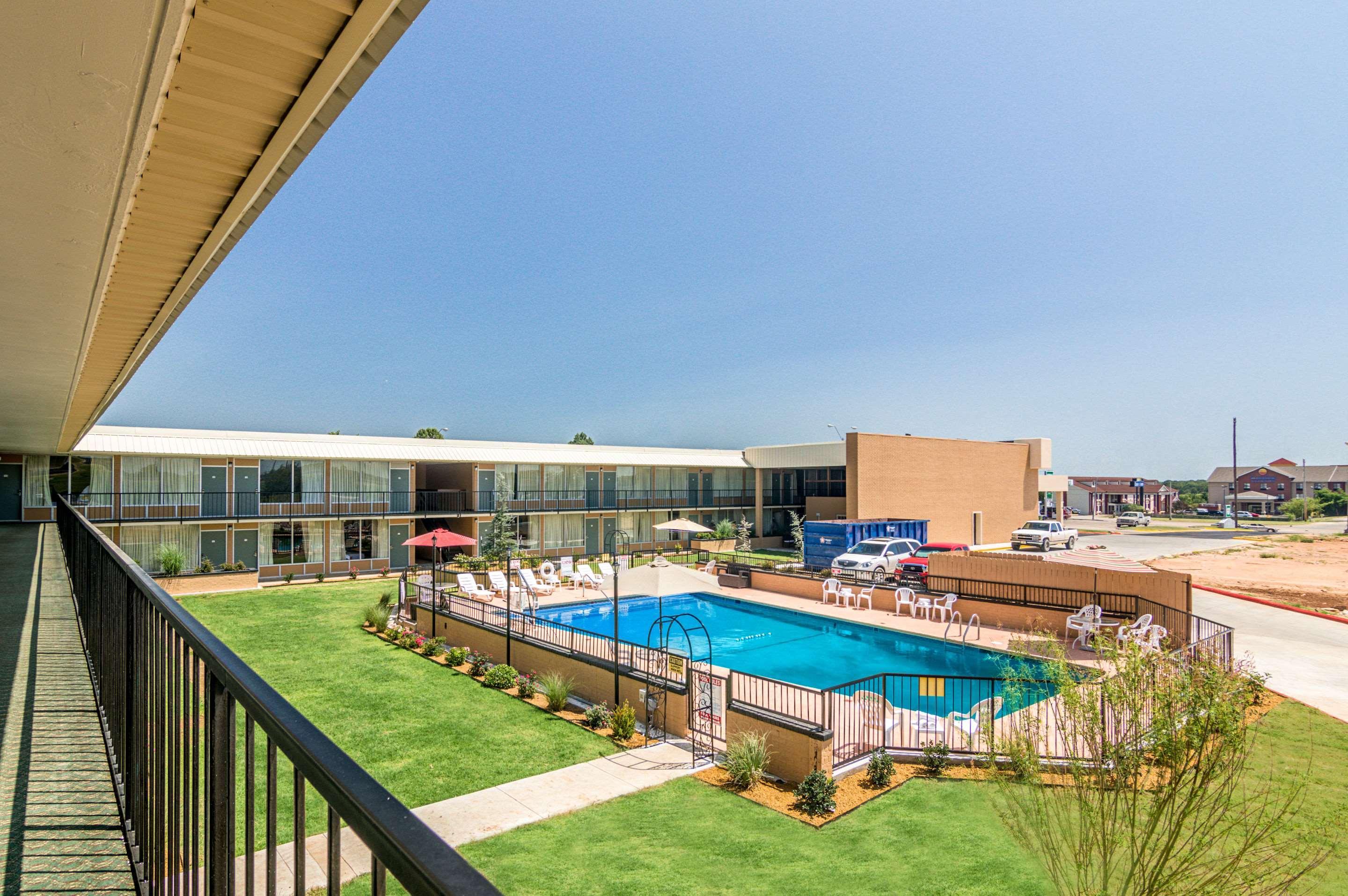 Quality Inn Shawnee I-40 Extérieur photo