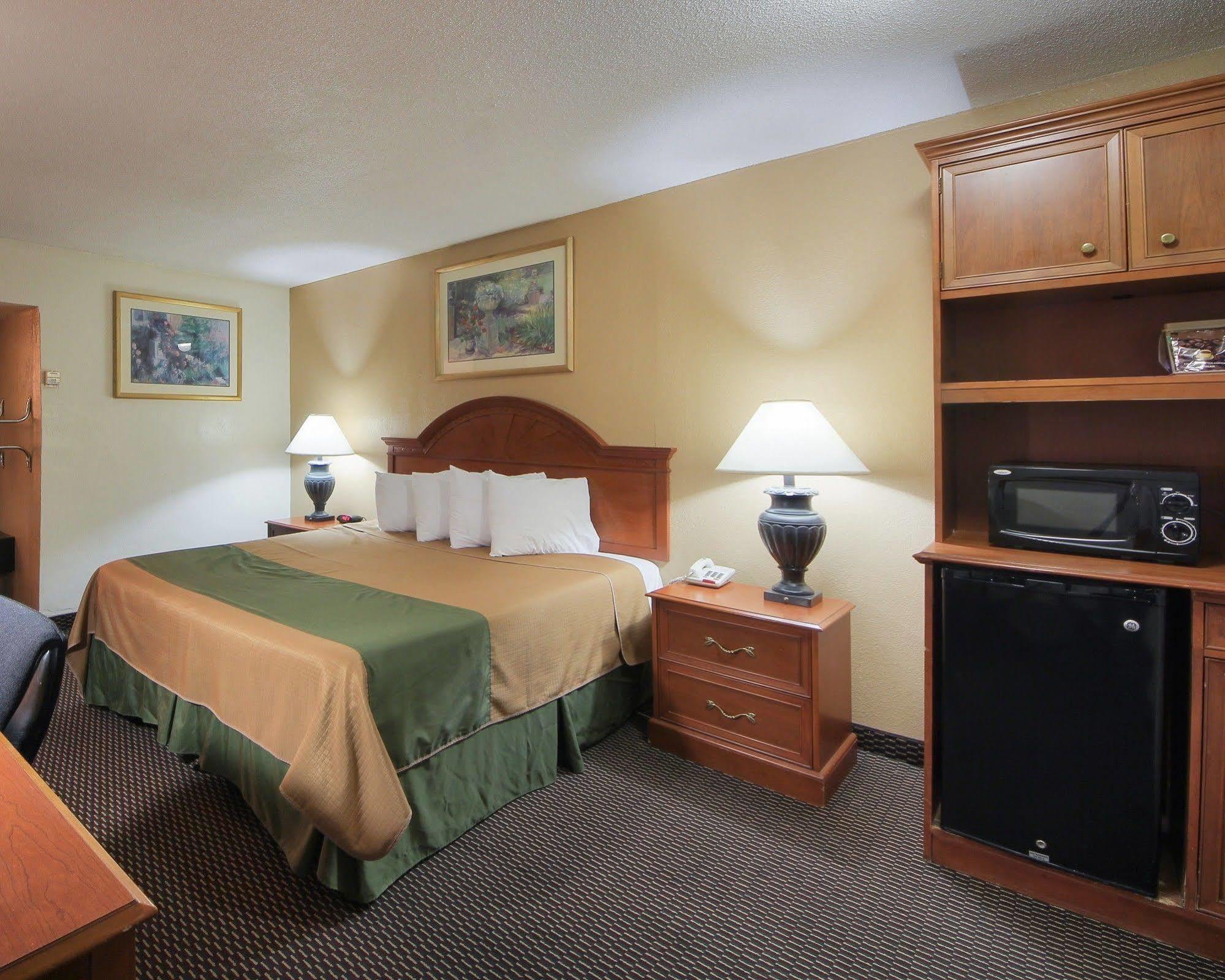 Quality Inn Shawnee I-40 Extérieur photo