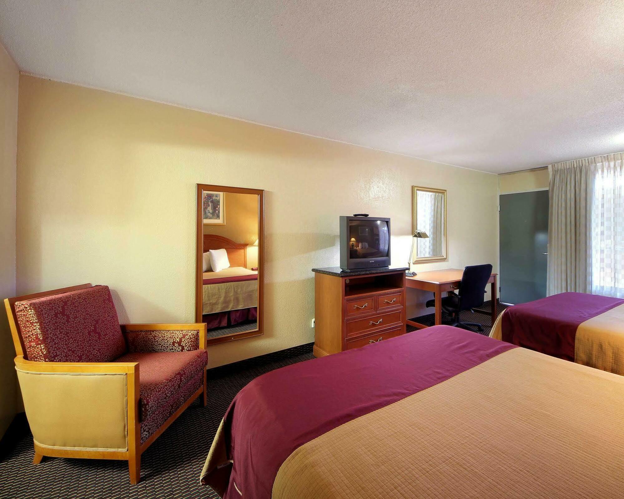 Quality Inn Shawnee I-40 Extérieur photo