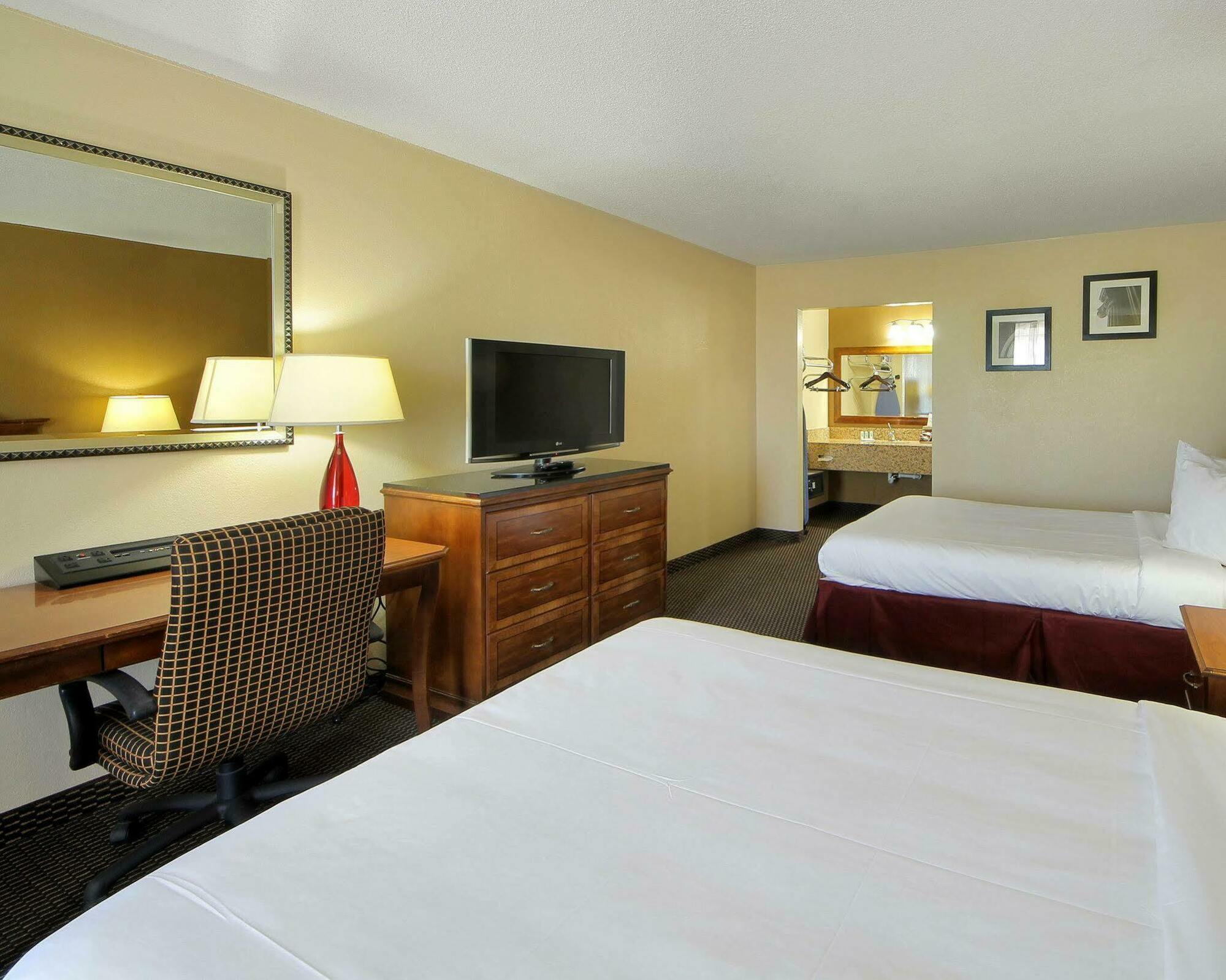 Quality Inn Shawnee I-40 Extérieur photo