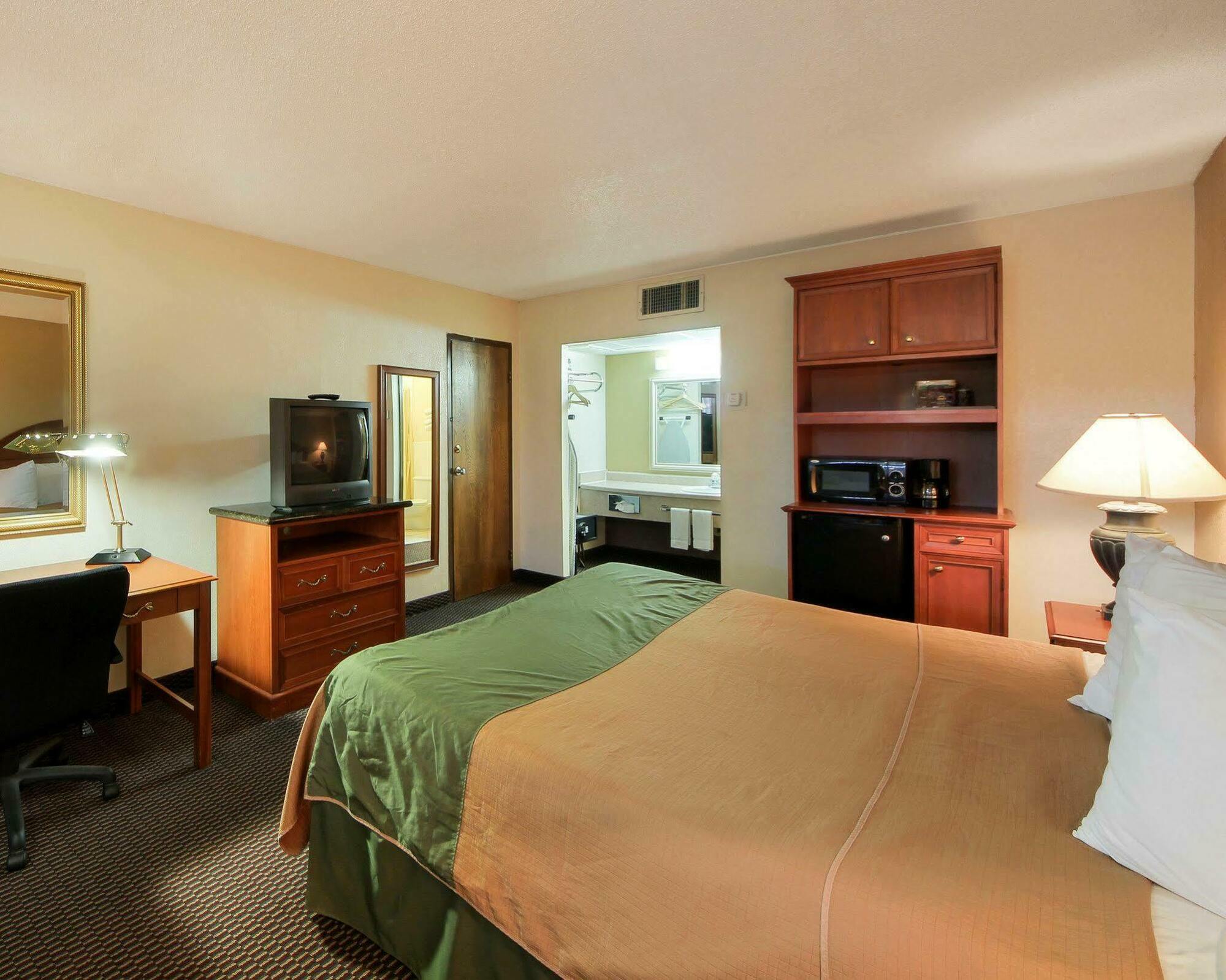 Quality Inn Shawnee I-40 Extérieur photo